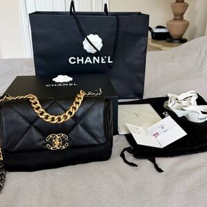 Chanel 19 Flap Bag Medium(Small) 23C Lambskin Gold & Silver Tone 100% Authentic